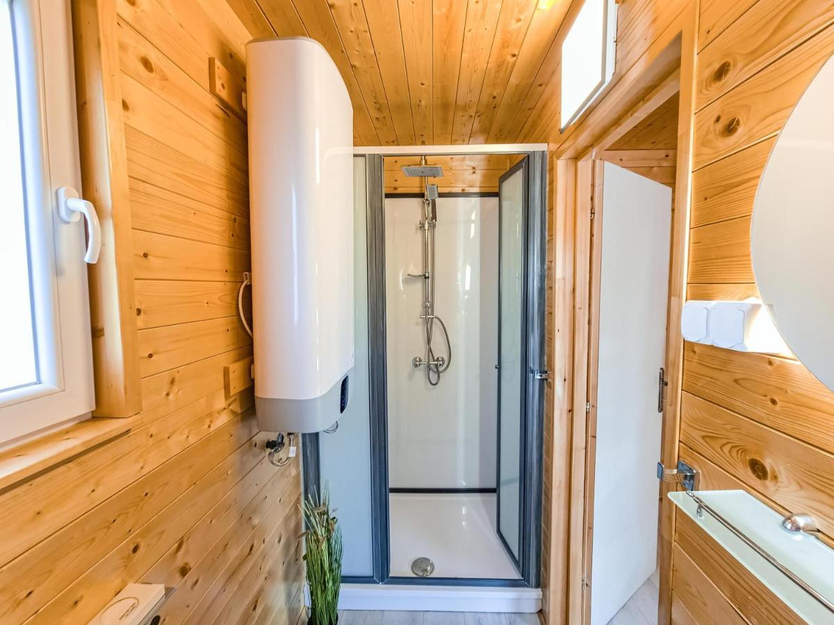 Cosa Nostra Apartman Sárvár Екстериор снимка